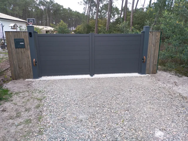 Portail et clôture gris anthracite