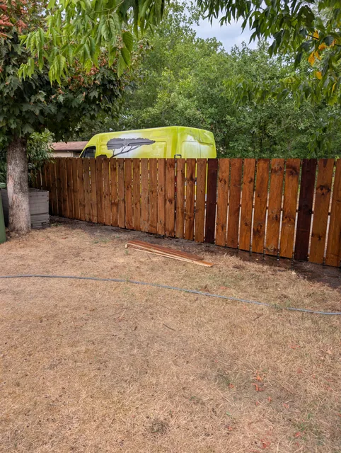 Portail bois et entrée du jardin