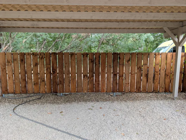 Clôture bois sous la pergola